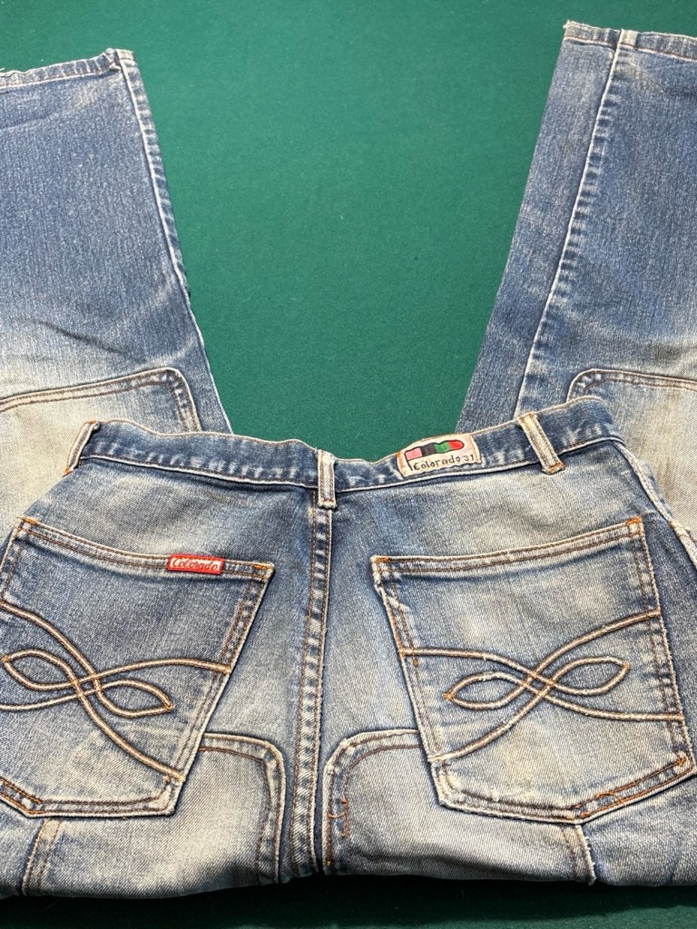 VTG Colorado 31 Double Patch Women’s Low -Rise Jeans , 28 , $34